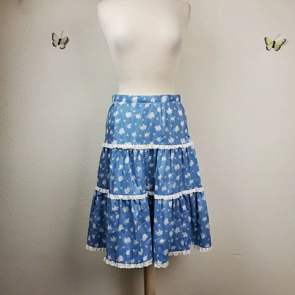 Vintage eyelet trim tiered skirt white flowers